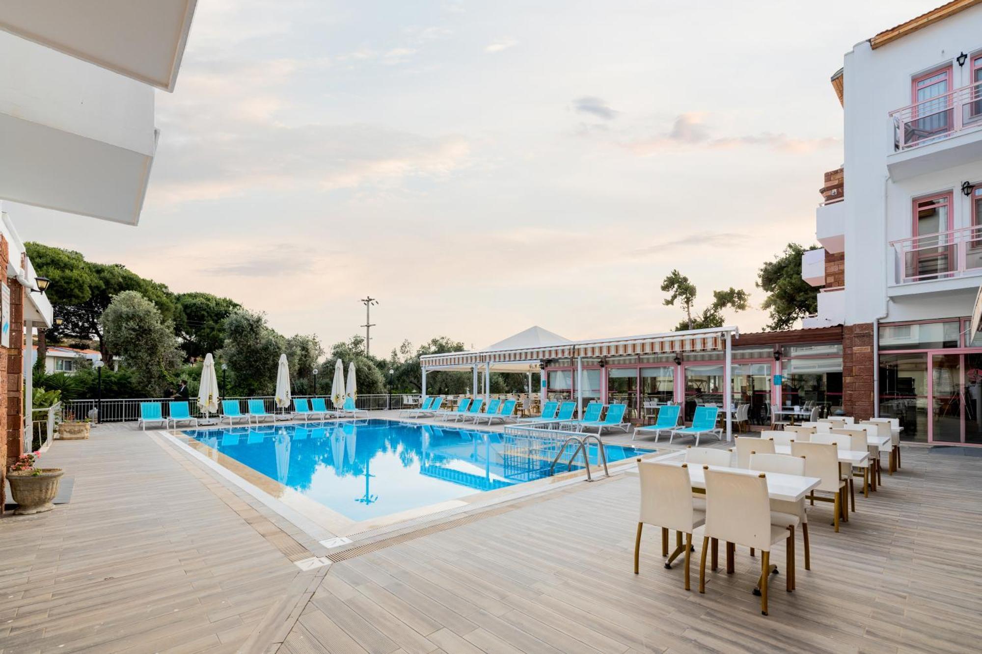 Hanedan Beach Hotel Foça Eksteriør bilde
